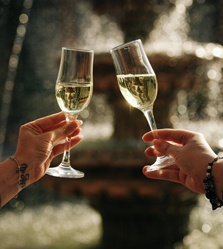 Бокалы с вином