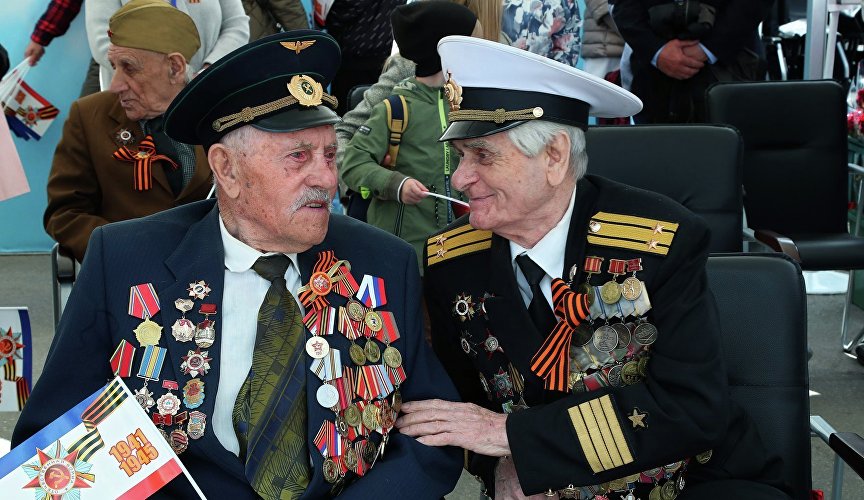 Ветераны на параде Победы в Симферополе