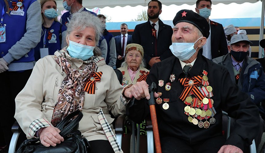Ветераны на параде Победы в Симферополе