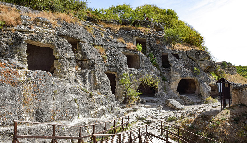 Это место не раз посещали известные люди: Александр Грибоедов, Адам Мицкевич, Василий Жуковский, Максим Горький, Алексей Толстой, Александр Куприн, Илья Репин, Александр Серов…