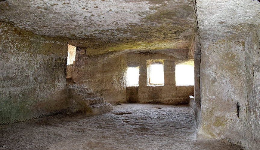 При желании можно спуститься в комплекс Чауш-Кобасы – подвальные помещения одной из усадеб.