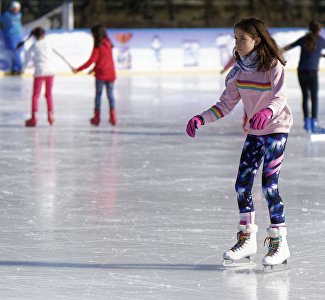 Ледовые катки Крыма: где покататься на коньках и сыграть в хоккей