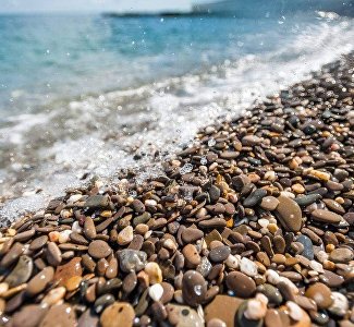 Галечные пляжи Крыма: где найти чистое море и живописный берег