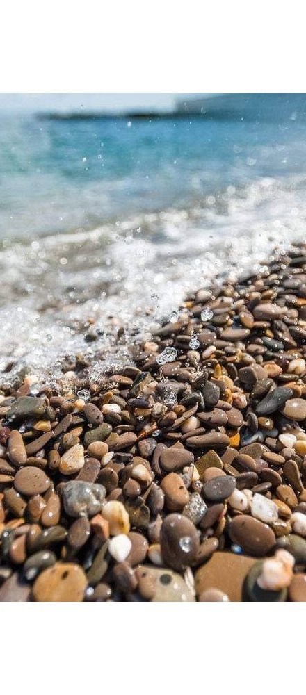 Галечные пляжи Крыма: где найти чистое море и живописный берег